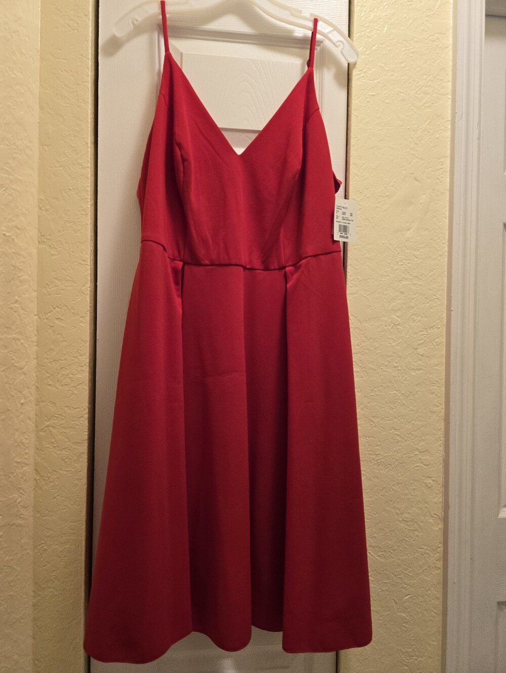 David's Bridal, red fit and Flare formal dress Homecoming Dress Pockets Plus - Picture 3 of 10